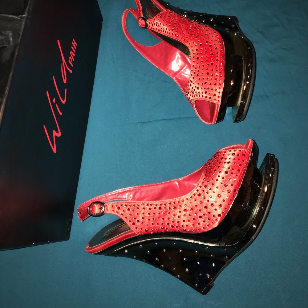 Couture  👠 👠 size 9 fits like a size  8...